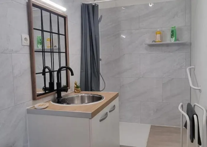 Apartment Iris Centre-Ville T2 Renove Cocon Cosy Parking 35 M2 Charleville-Mezieres