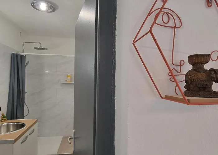 Iris Centre-Ville T2 Renove Cocon Cosy Parking 35 M2 *